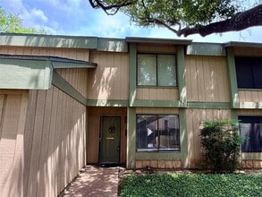 Building Photo - 9611 Blue Creek Ln