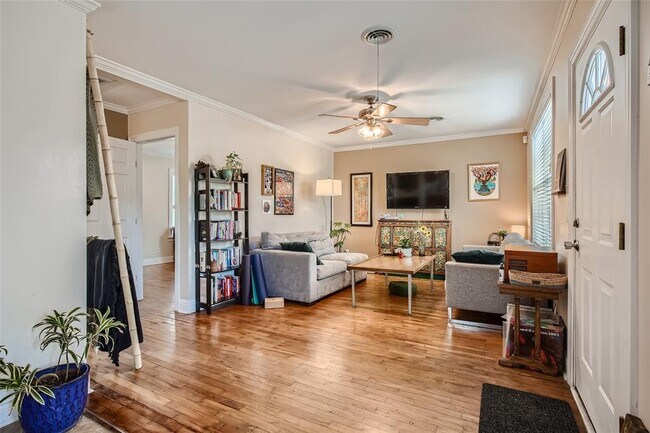 Building Photo - 5515 Avenue F
