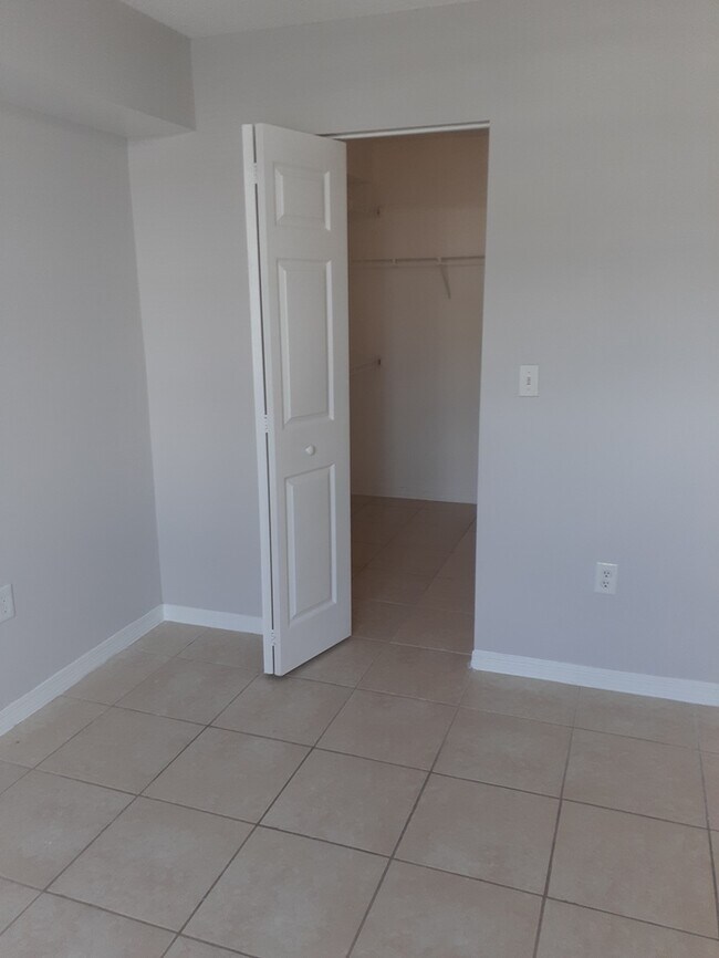Foto del edificio - COZI/HOMELEY 1BED/1BATH CONDO UNIT ON 2ND ...