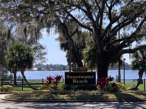 Building Photo - 305 Sweetwater Creek Dr W