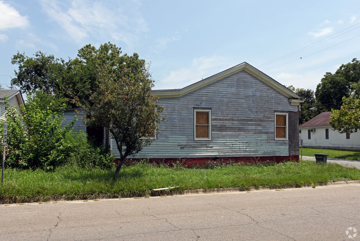 Building Photo - 913 Paulsen St
