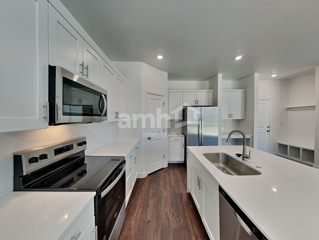 Foto del edificio - 17142 W Lawrence Ln