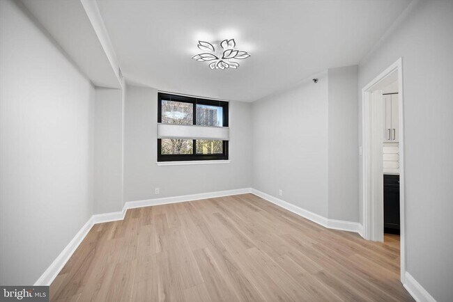 Foto del edificio - 5505 Seminary Rd