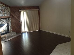 Building Photo - 2711B Redwood St