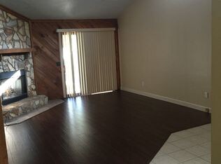 Foto del edificio - 2711B Redwood St