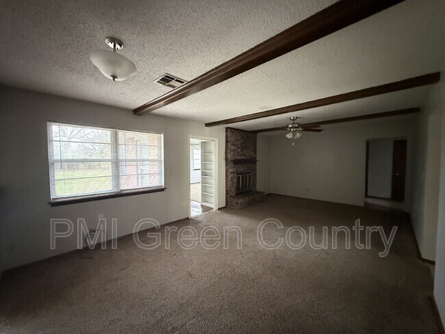 Building Photo - 615 Cumberland Dr