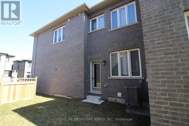 Building Photo - 550 White's Hill Ave