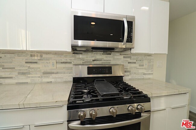 Foto del edificio - 2121 Burnside Ave