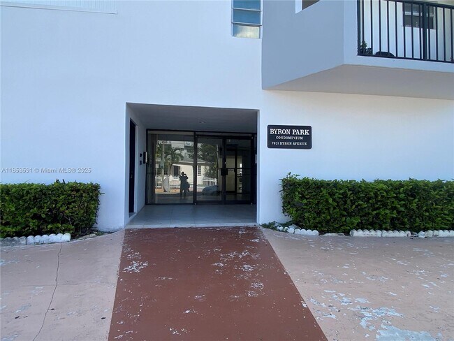 Building Photo - 7921 Byron Ave