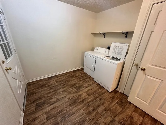 Building Photo - 228 Wall Dr