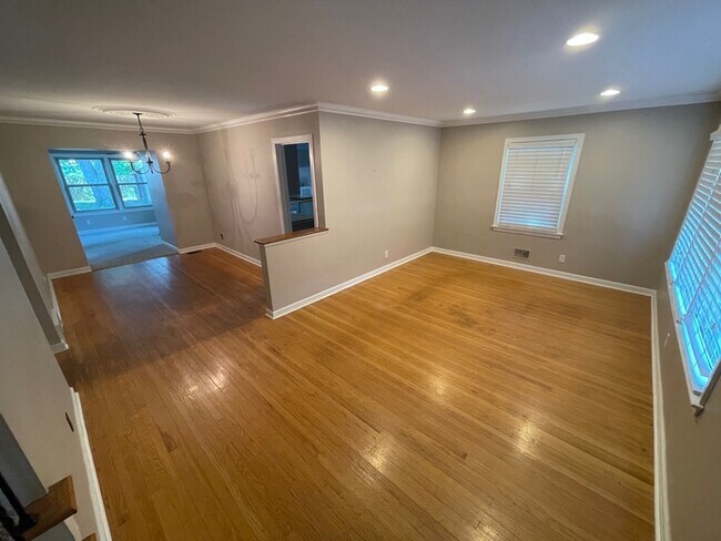 Building Photo - 2BD/1BA Single Family Home