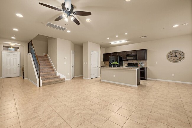 Building Photo - 2880 Donnell Dr
