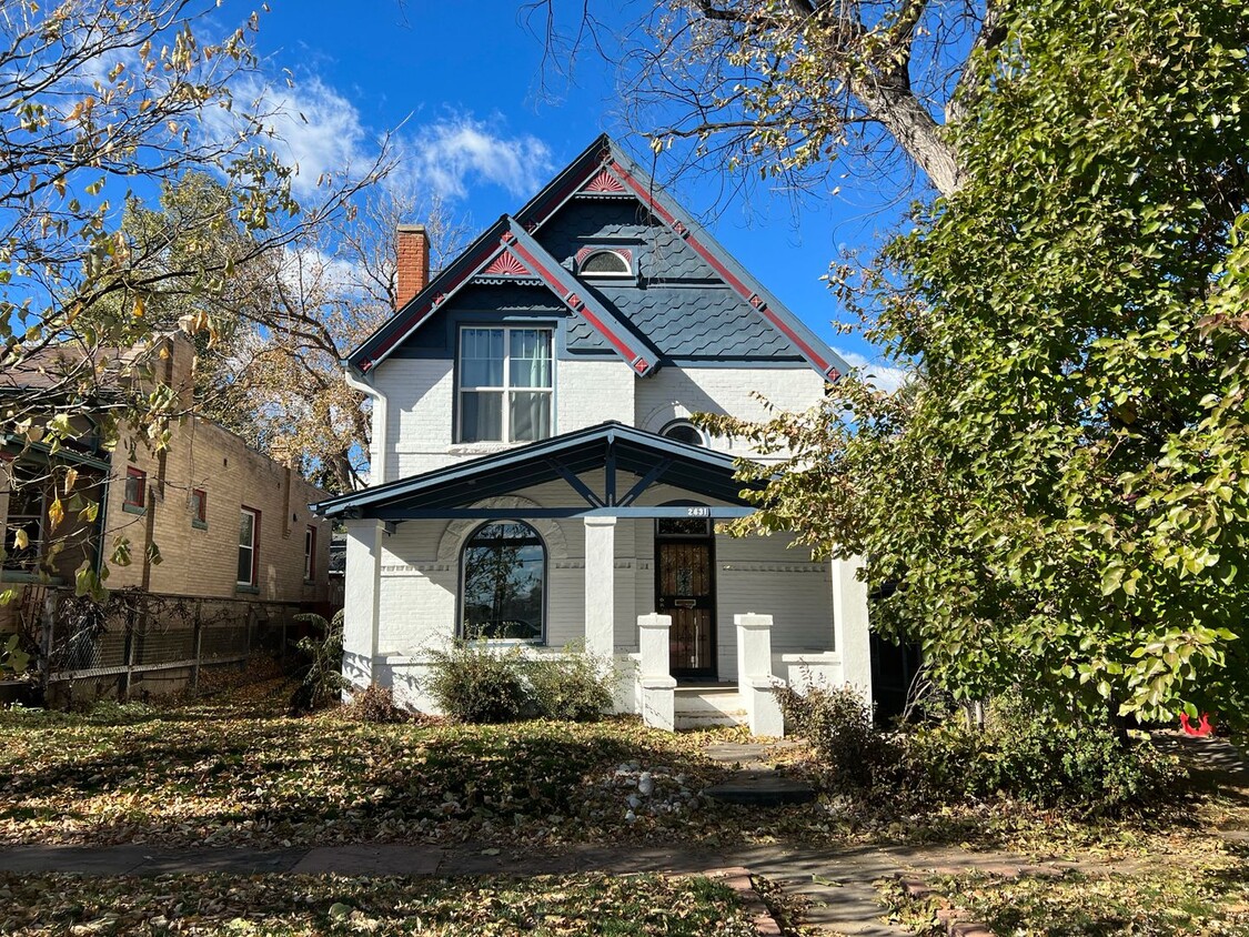 Foto principal - Remodeled and Updated Victorian in Five Po...