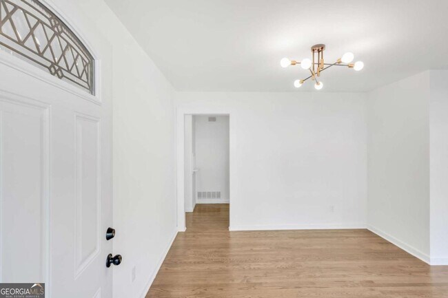 Foto del edificio - 2773 Fairlane Dr SE