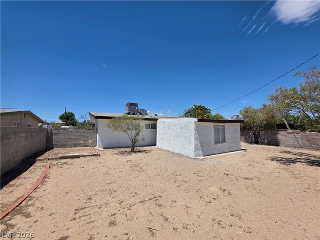 Building Photo - 910 Magnolia Ave