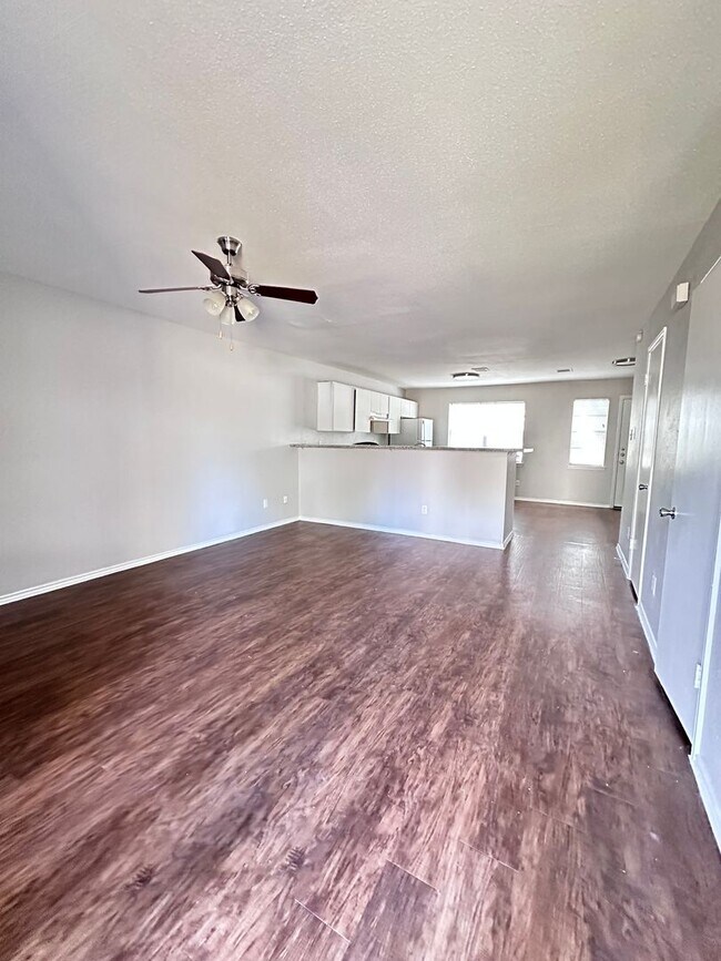 Foto del edificio - Best Value near Downtown for Immediate Mov...