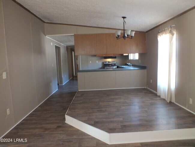 Foto del edificio - 25 Milledge Village Rd