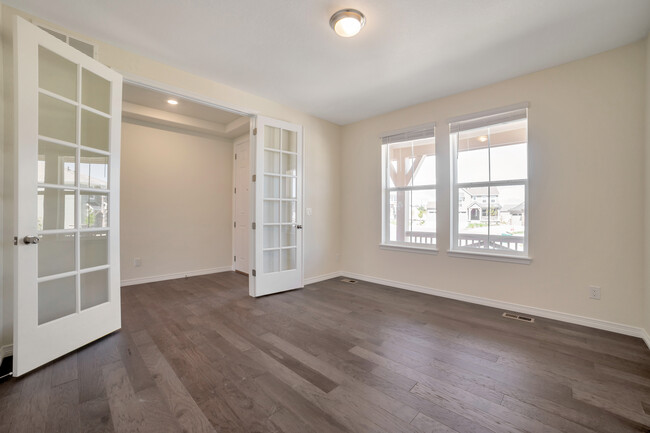 Building Photo - 100 Green Fee Cir