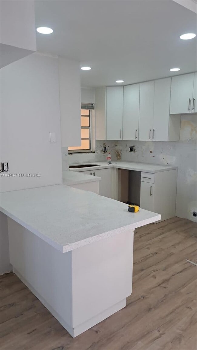 Building Photo - 8820 Fontainebleau Blvd