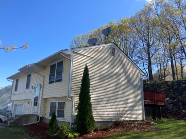 Building Photo - 124 Celentano Dr
