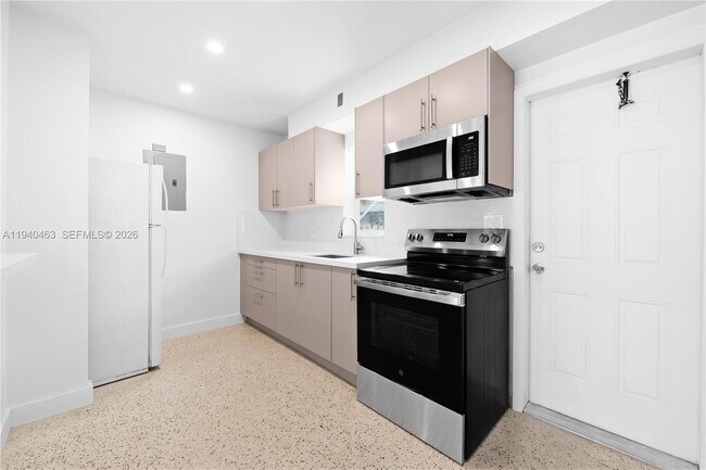 Foto del edificio - 1711 Funston St