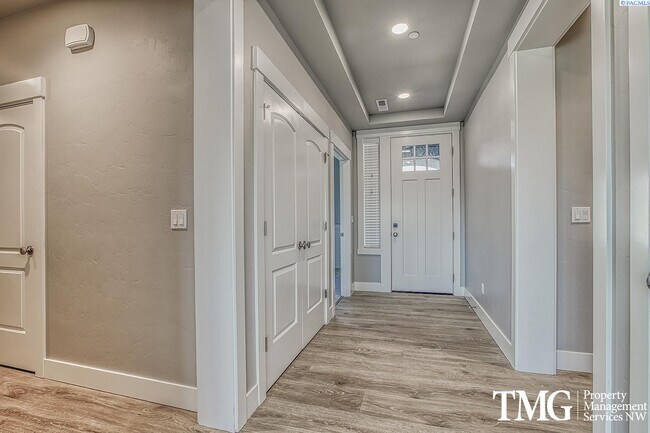 Foto del edificio - FOR RENT - 5 Bed Richland Home with 3-Car ...