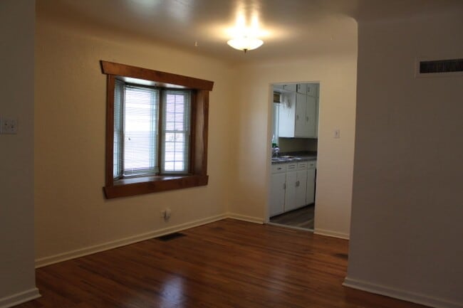 Building Photo - Charming 2 BR/1 BA House in the Hale/Mayfair Neighborhood!
