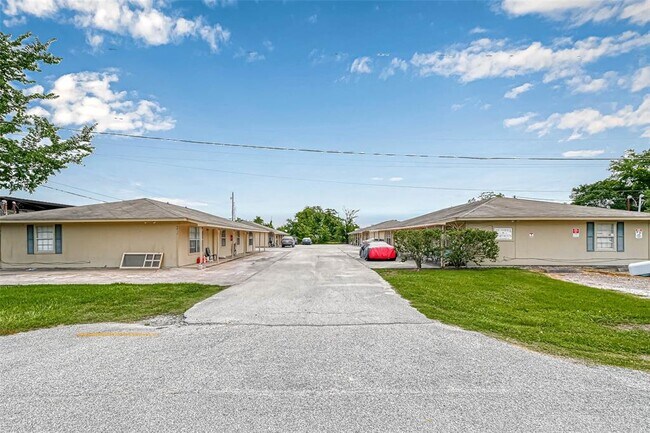 Building Photo - 8430 Round Rock Dr