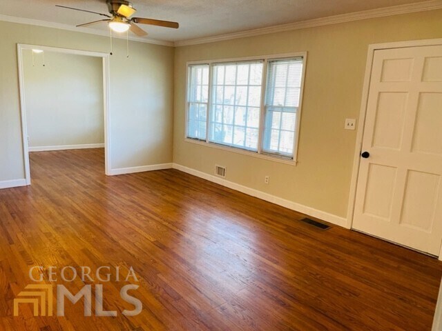 Building Photo - 4395 Maple Dr