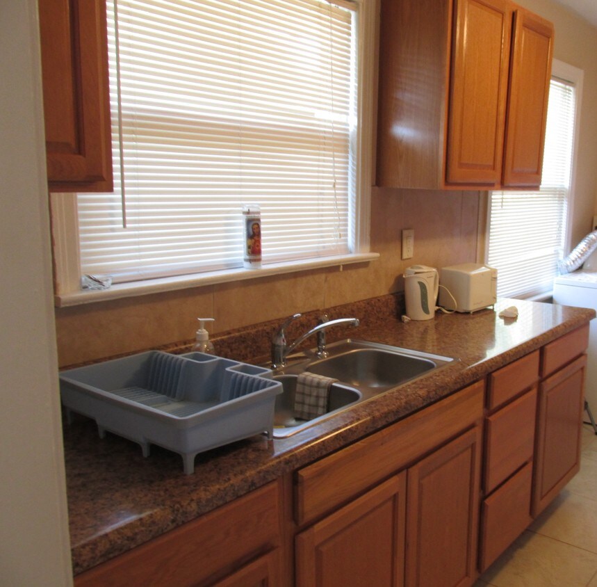 Building Photo - 945 S Peninsula Dr
