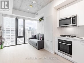 Building Photo - 195 McCaul St