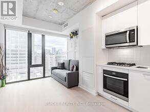 Building Photo - 195 McCaul St