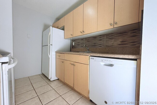 Foto del edificio - 1127 Lake Terry Dr