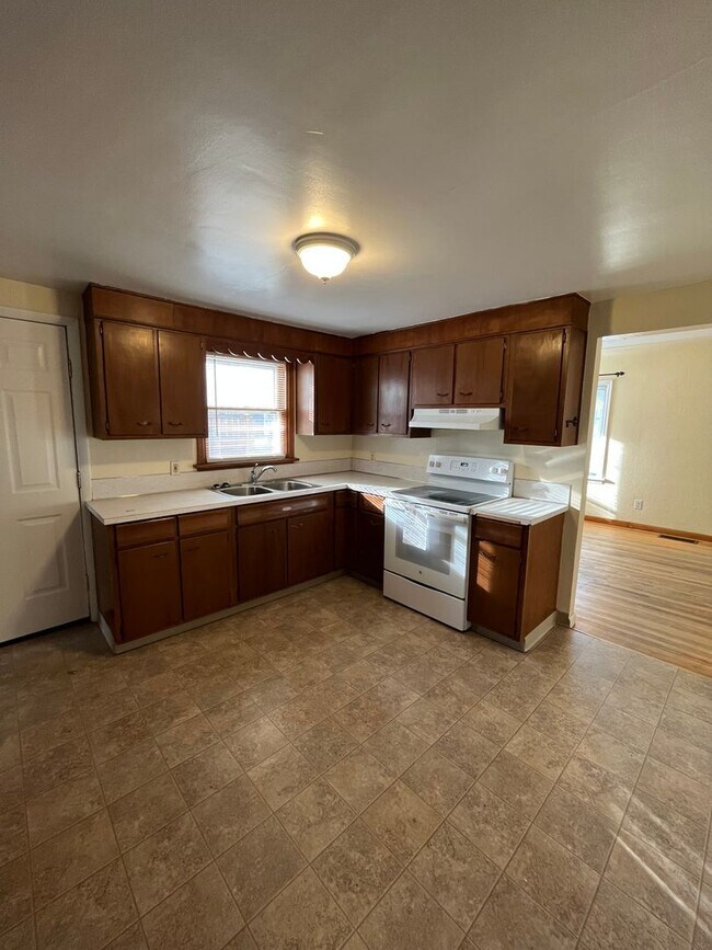 3 Bed/ 1 Bath/ 1 Car Garage Home in Laure... House Rental in Laurel