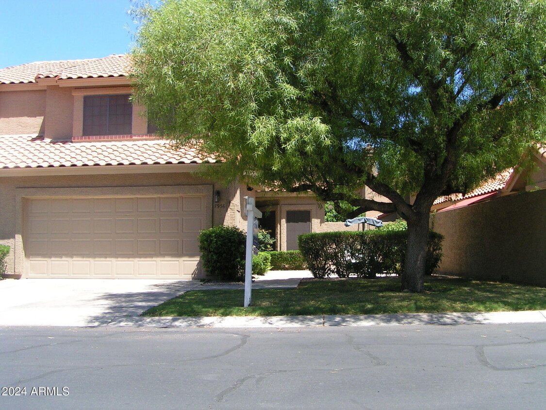 Foto principal - 7936 E Joshua Tree Ln