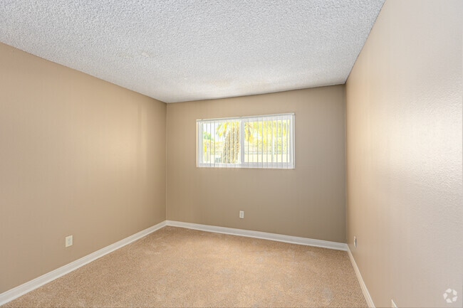 1 habitación, 1 baño - 640 pies cuadrados - Dormitorio - Royal Village Apartments