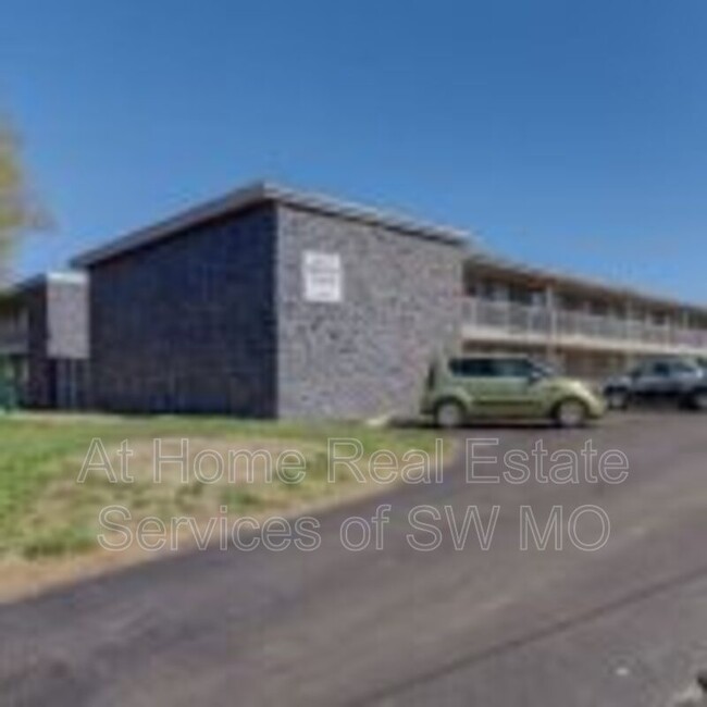 Building Photo - 930 S Campbell Ave