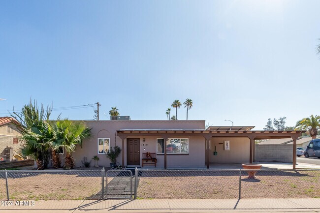 Building Photo - 1819 E Delta Ave