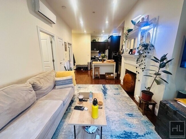 Foto del edificio - Gorgeous 1 Bedroom in Striver's Row Histor...