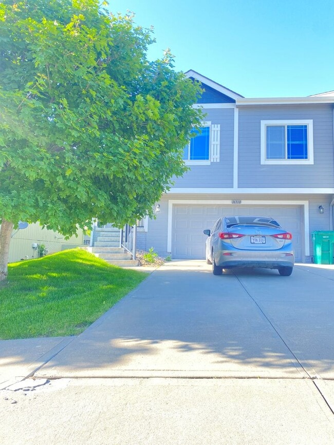 Building Photo - 1/2 MONTH OFF SUMMER MOVING SPECIAL!!! Upd...