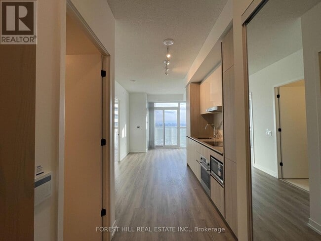 Building Photo - 8 Interchange Wy