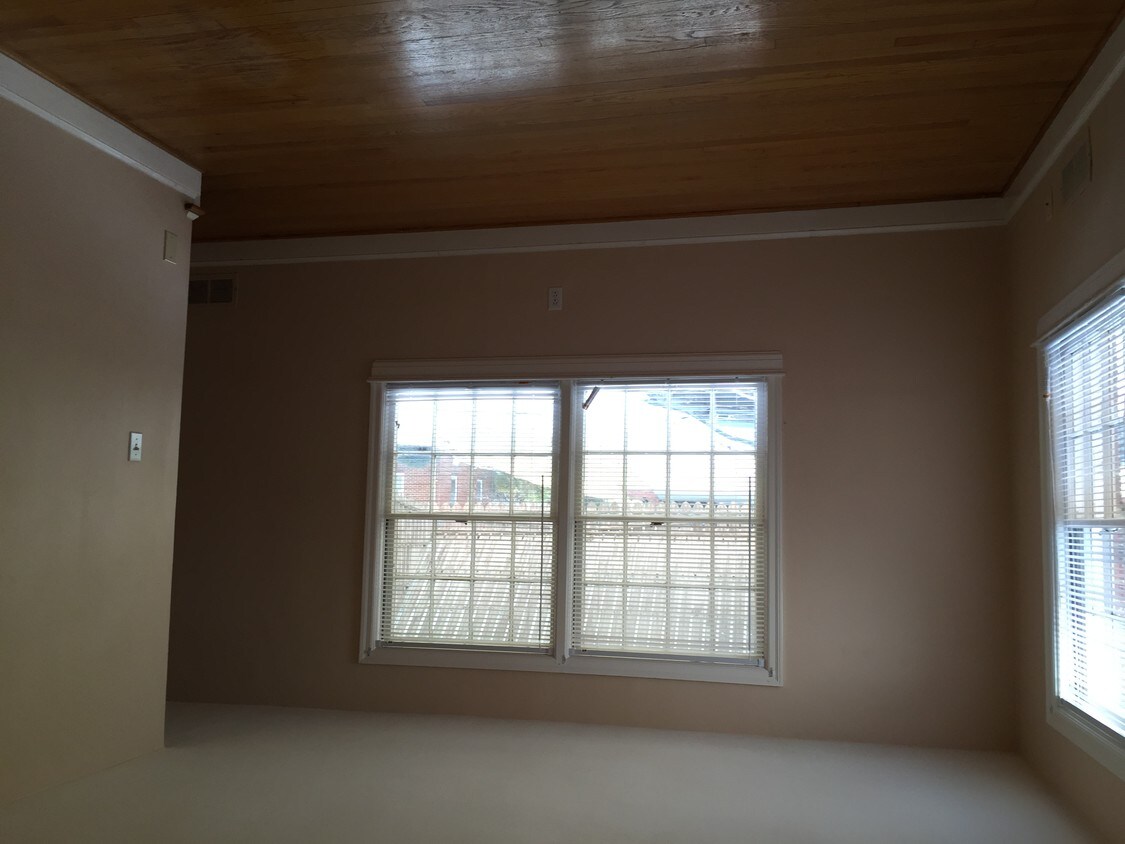 Interior Photo - 2617-2619 Laburnum Ave SW