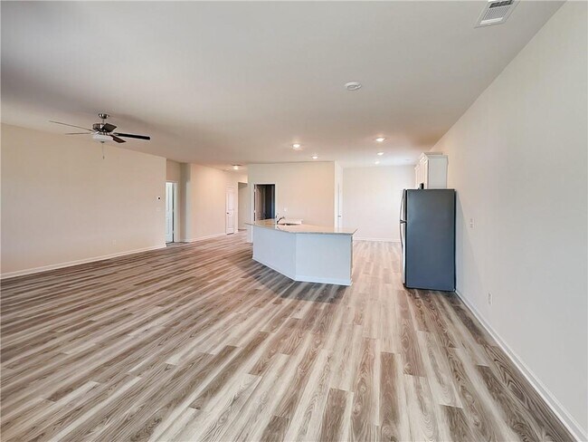 Building Photo - 1000 Claas Way