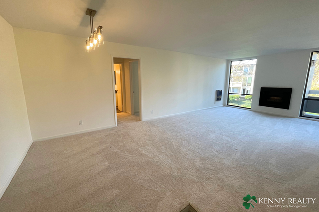 Foto del edificio - Large Updated 3 Bedroom Condo in Foster City