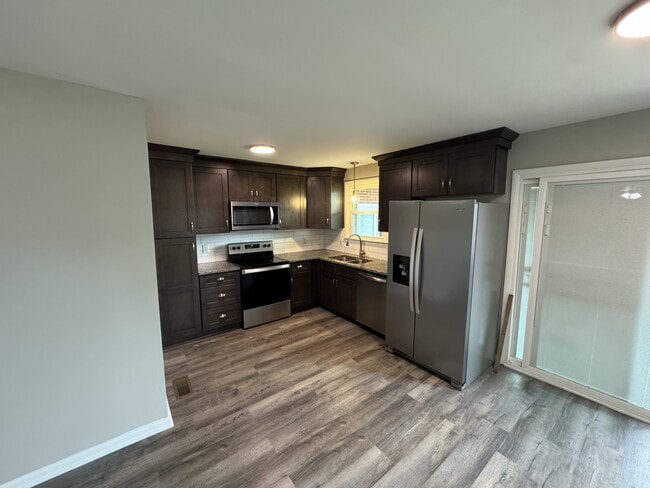 Building Photo - 3140 Richmond Hill Dr