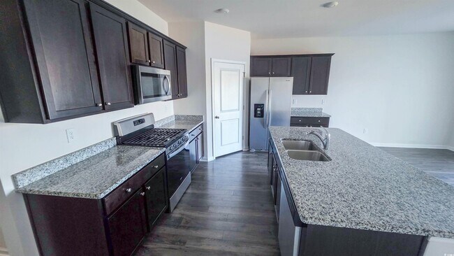 Foto del edificio - 3565 Bells Lk Cir