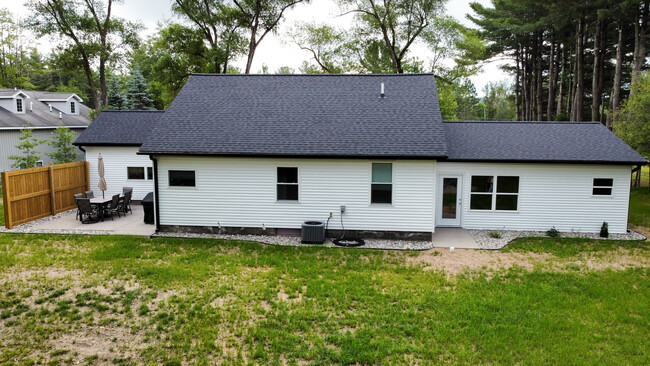 Building Photo - 3191 N Three Mile Rd