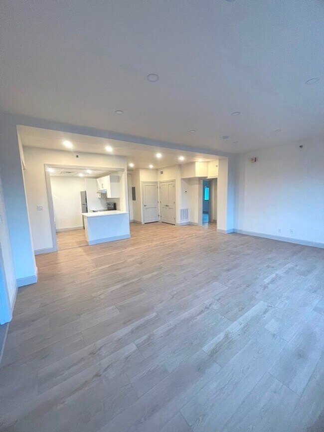 Building Photo - 486 Commonwealth Ave