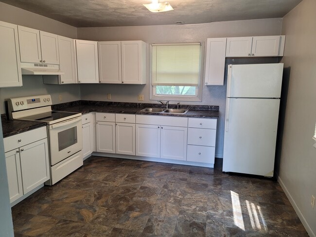 Kitchen - 6433 N Ripley St