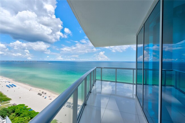 Foto del edificio - 17001 Collins Ave